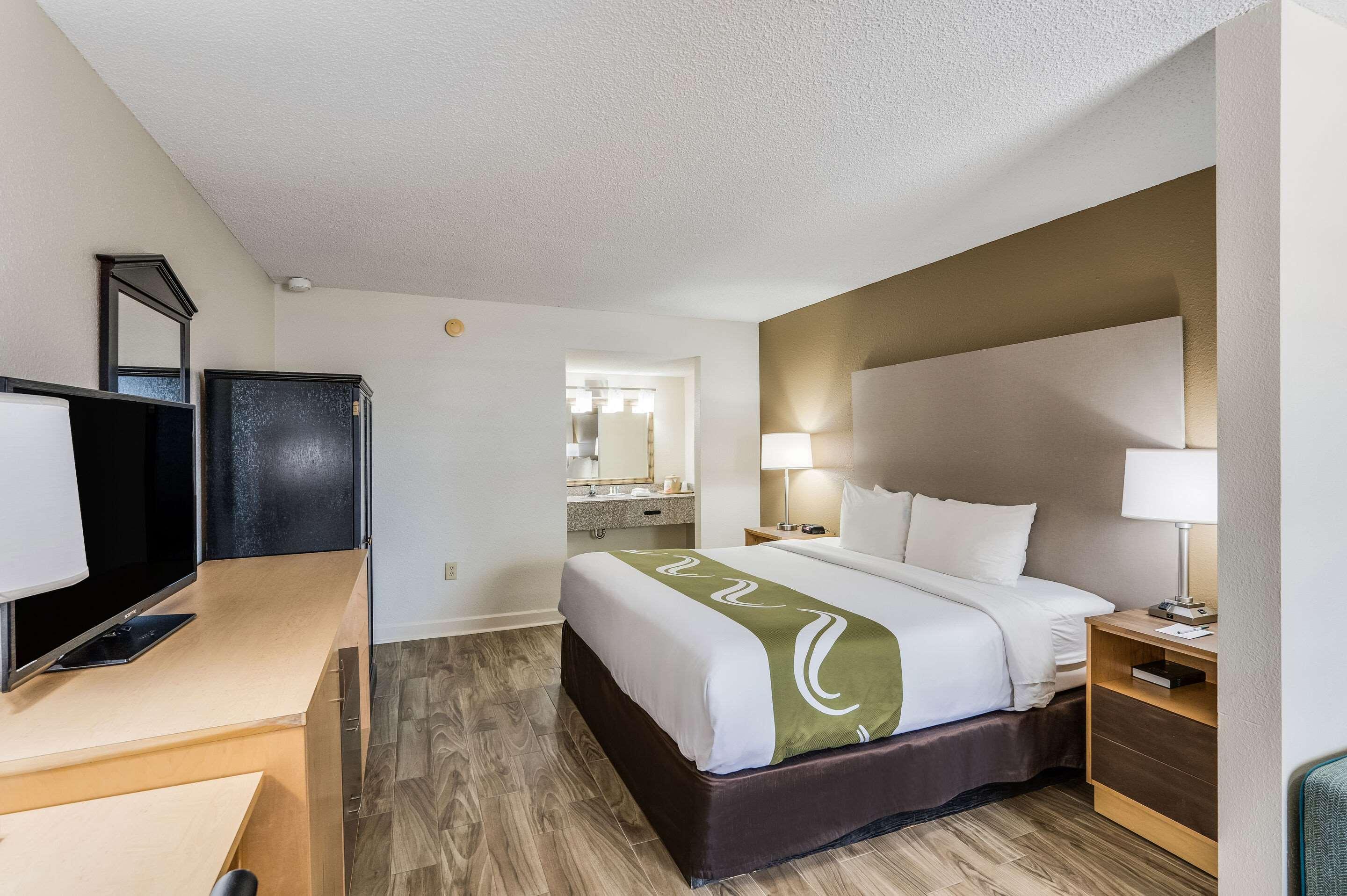 ROOM, KING BED, SMOKING