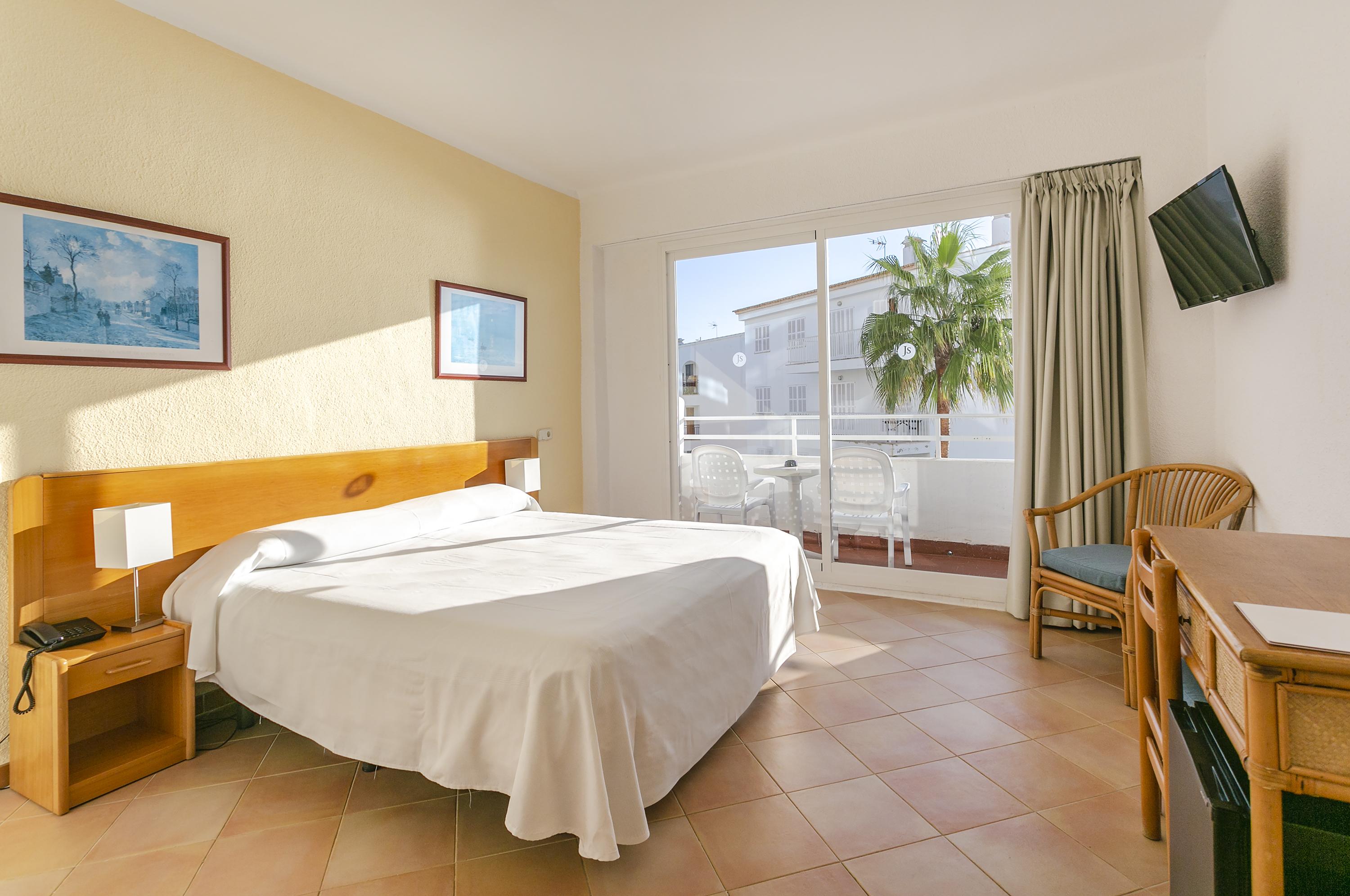 Standard, Partial Sea View, Balcony or Terrace