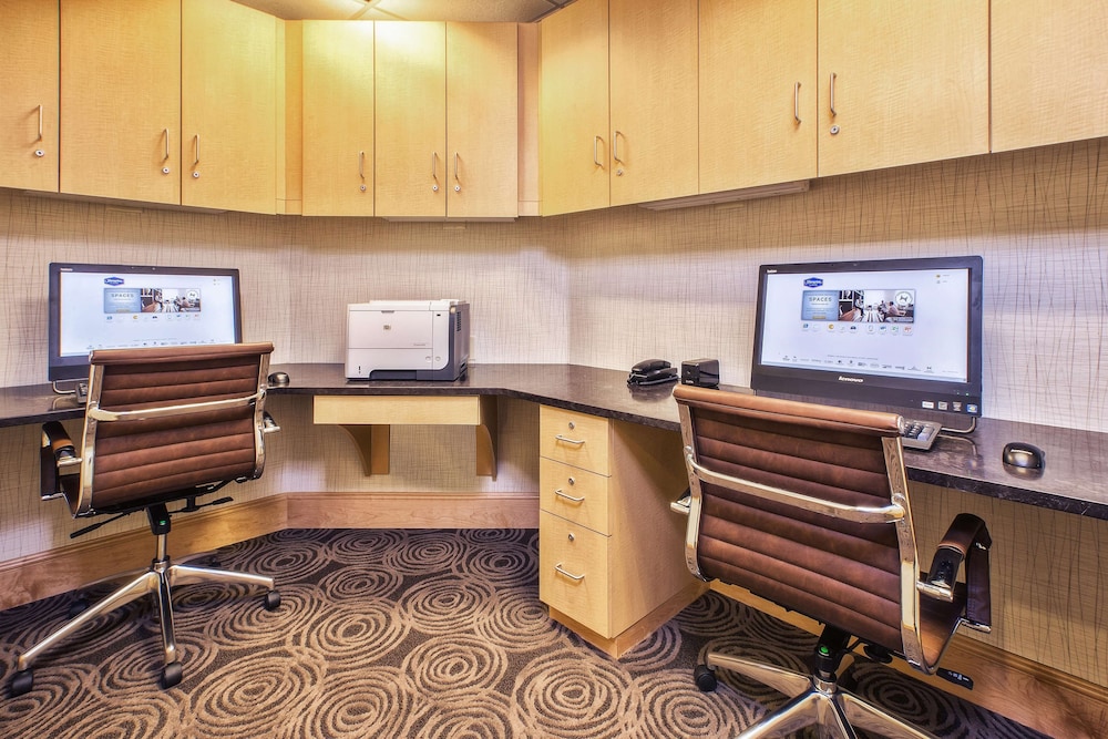 Hampton Inn Suites Madison West 41/48