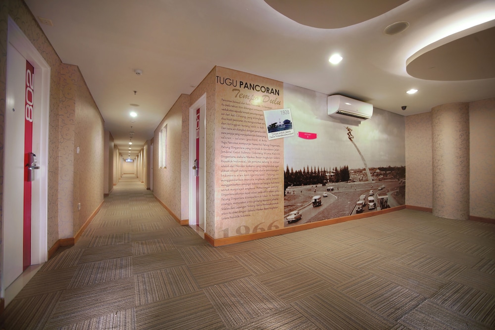 Lobby at favehotel PGC Cililitan, JAKARTA