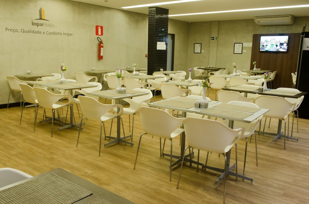 Impar Suites Expominas Hotel 43/49