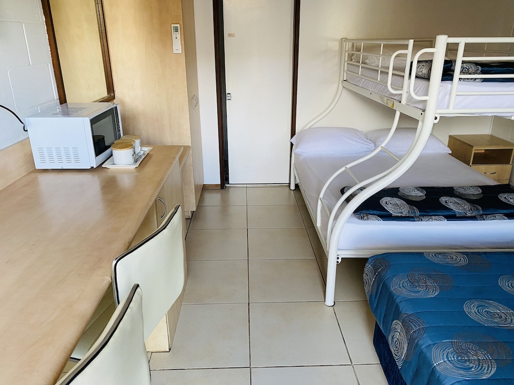 Moffat Beach Motel 17/62