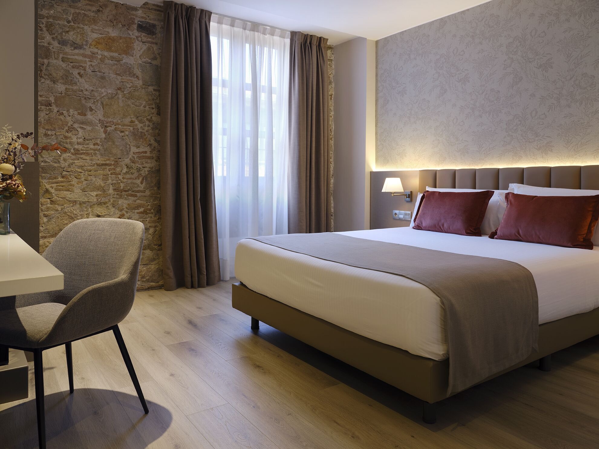 DELUXE, DOUBLE BED