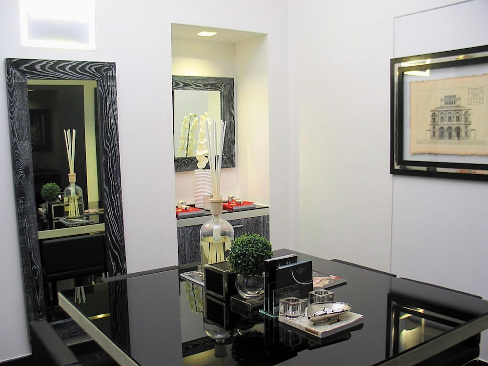 LHP Hotel Napoleon 40/64