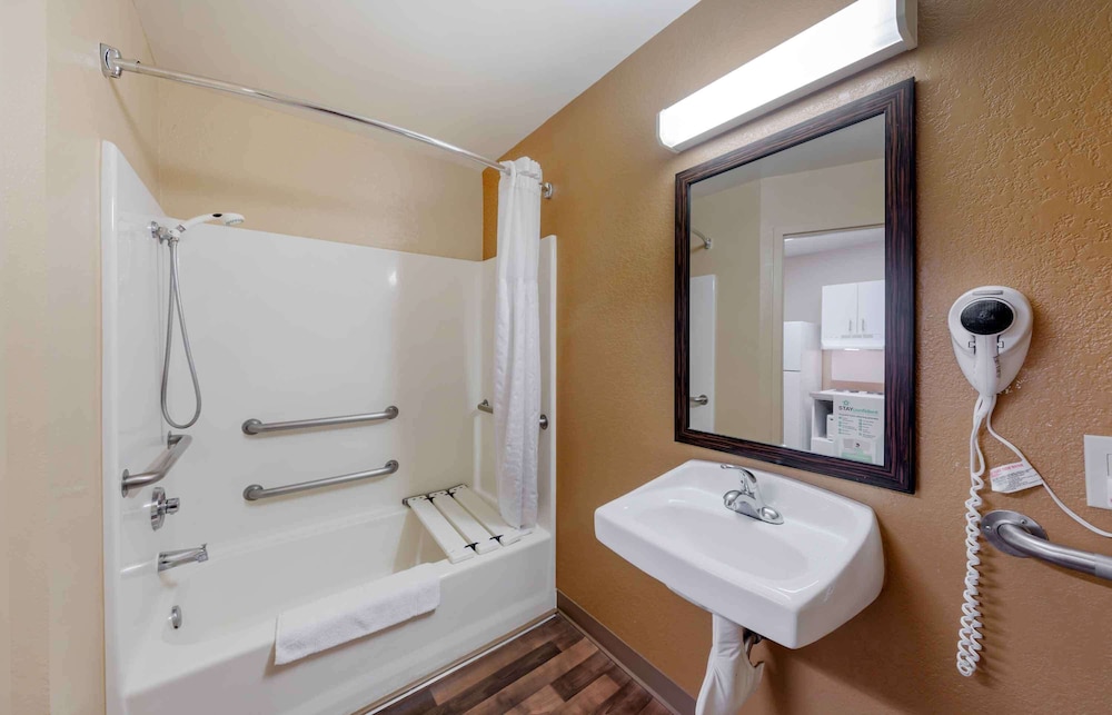 Extended Stay America Suites Orange County Huntington Beach 32/35