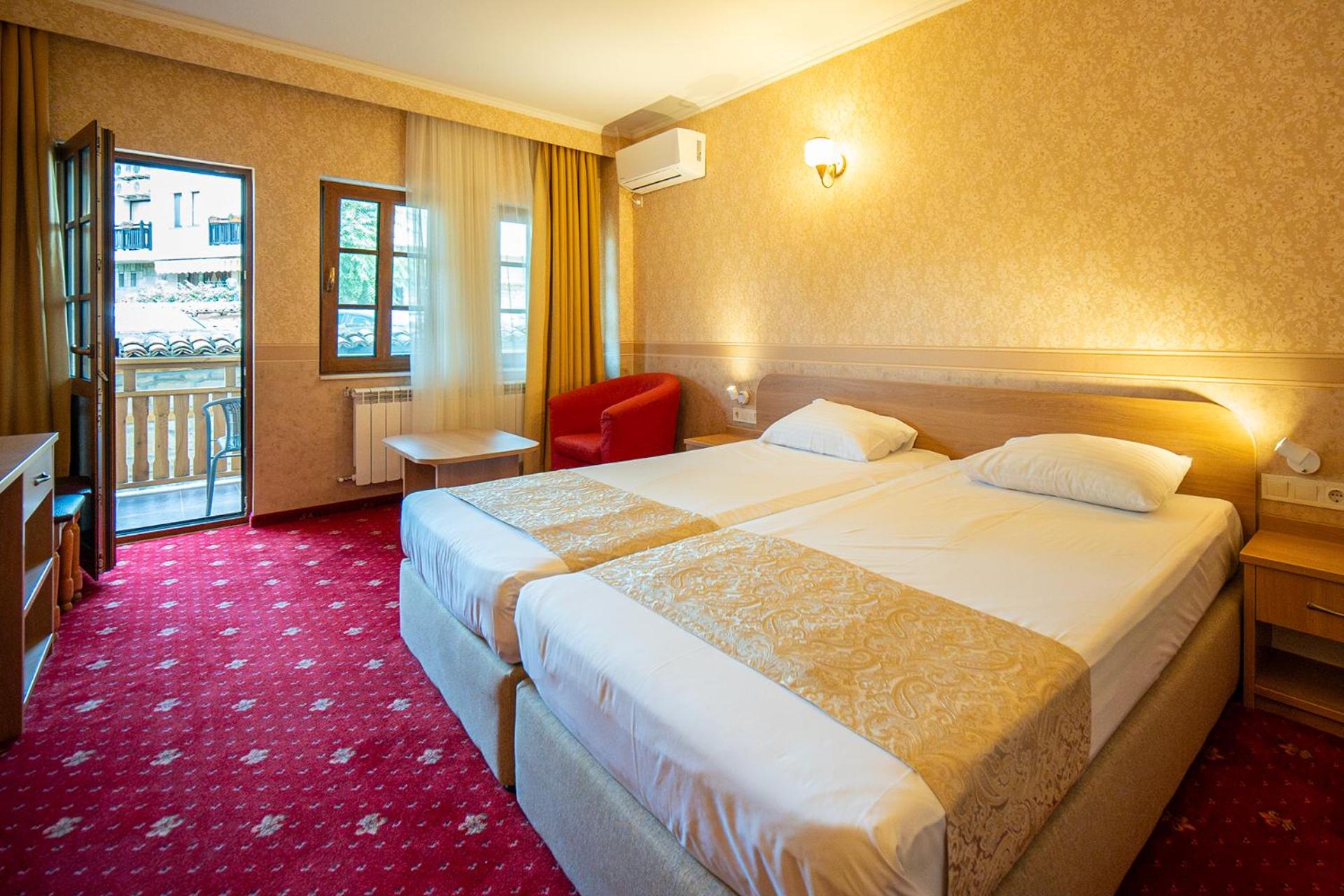 غرفة عائلية مع أريكة، PARK HOTEL SEVASTOKRATOR 2/3