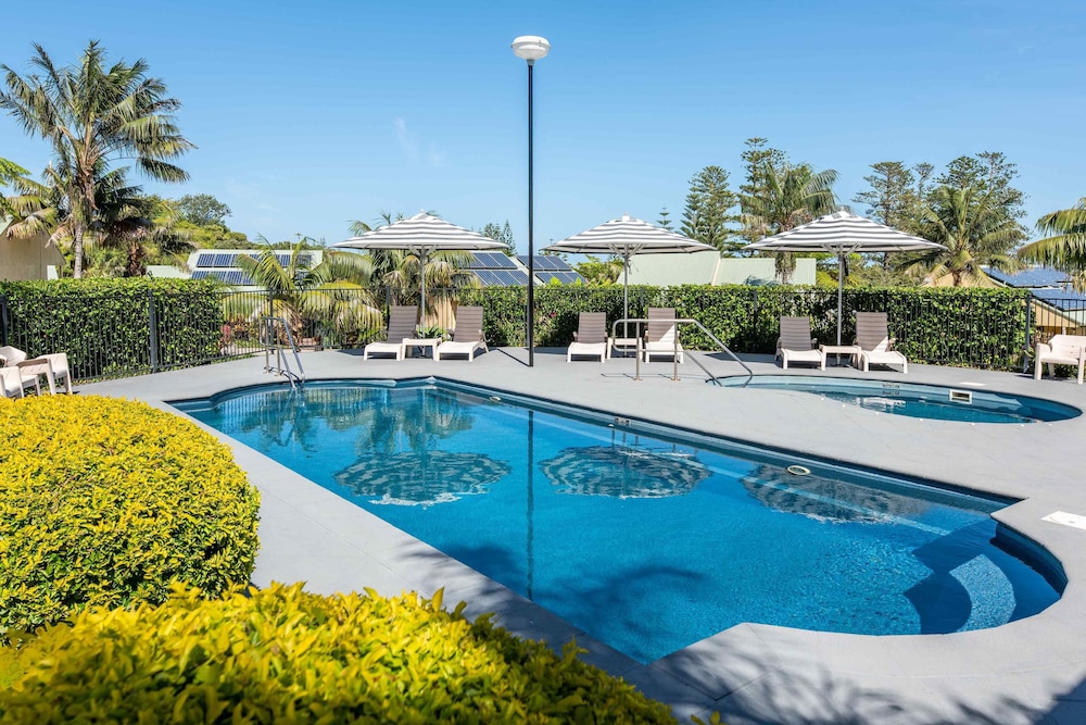 Governors Lodge Resort Hotel 61/69
