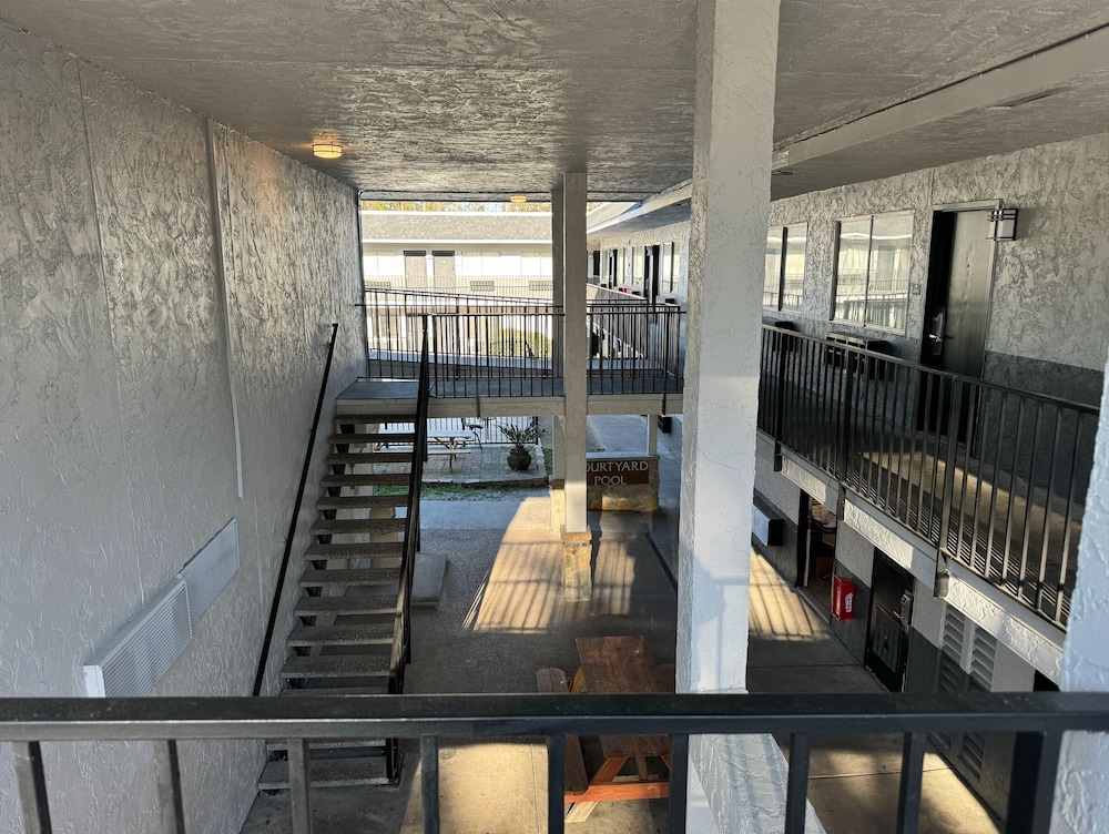 Capital O Hotel Richmond Hill/Savannah area I-95 42/48