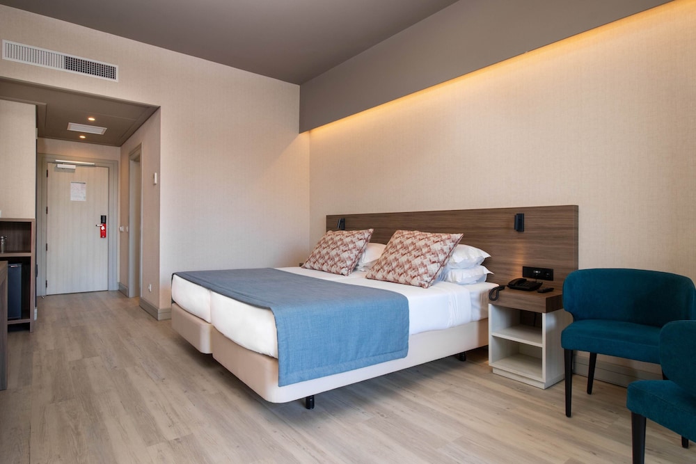 Superior, Twin Beds, Balcony