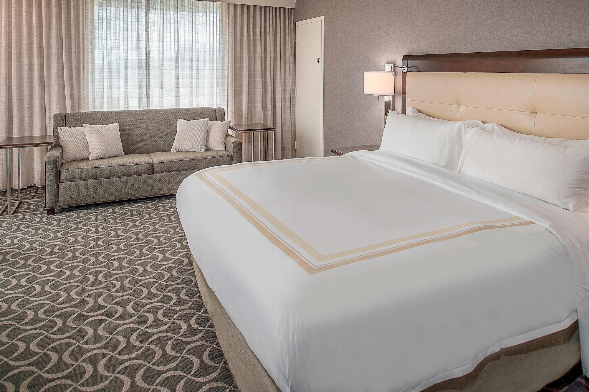 Tower, Executive, King Bed, Sofa, Accessible، Marriott St. Louis Airport 2/9