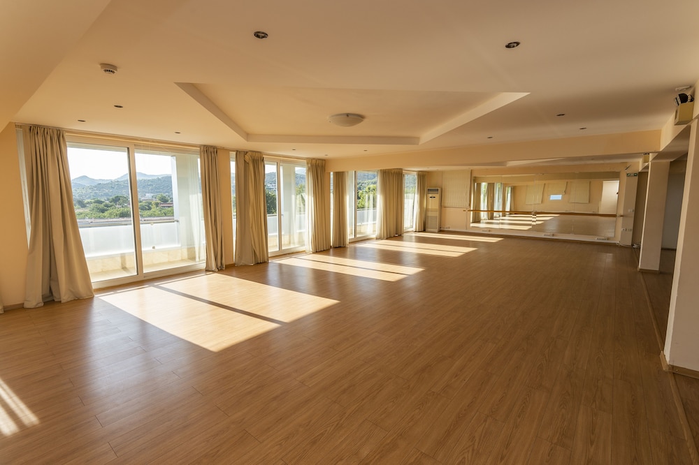 Dolphin Hotel Resort And Conference 25/43