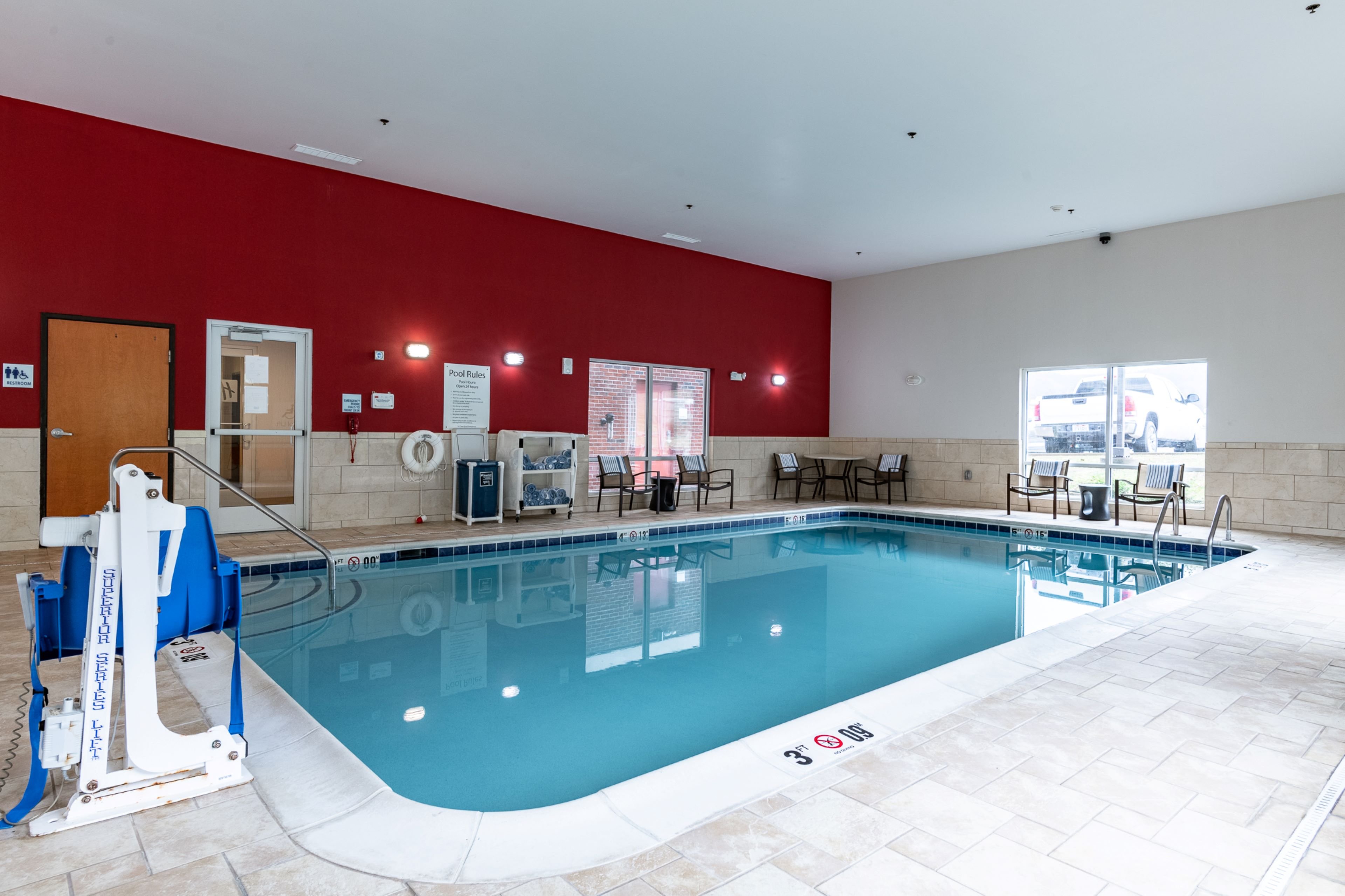Holiday Inn Express & Suites New Martinsville 40/73