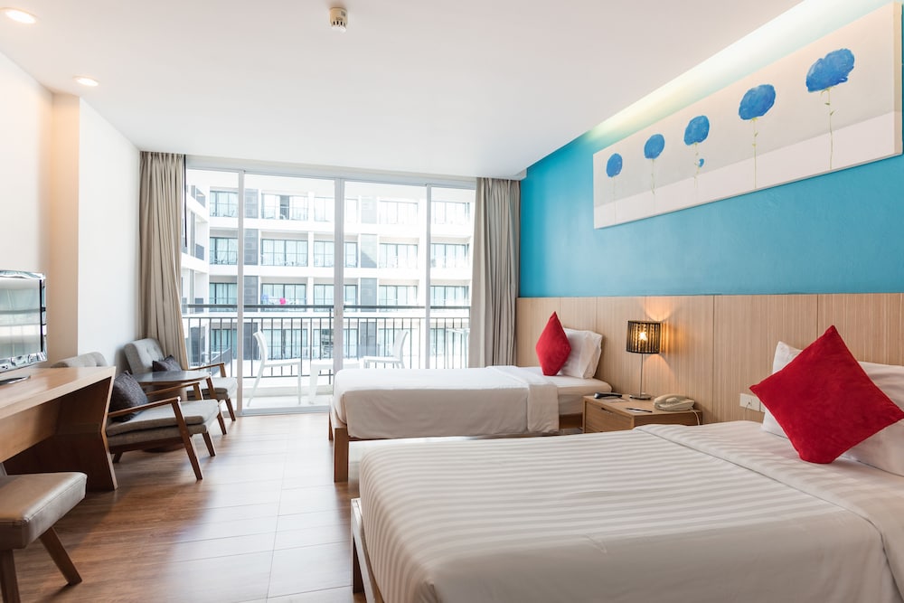 DELUXE, TWIN BEDS, CITY VIEW