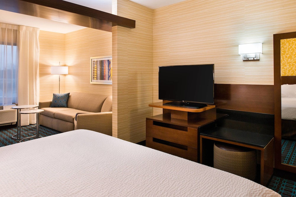 Fairfield Inn Suites Utica 9/47