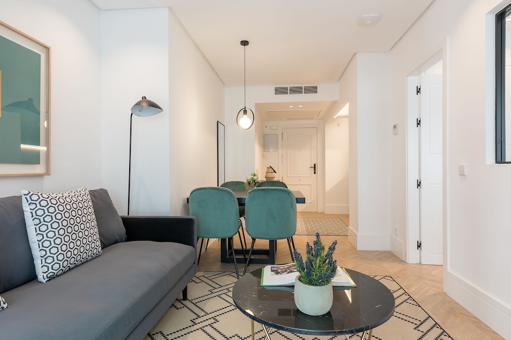 Feelathome Waldorf Suites Apartments 22/40