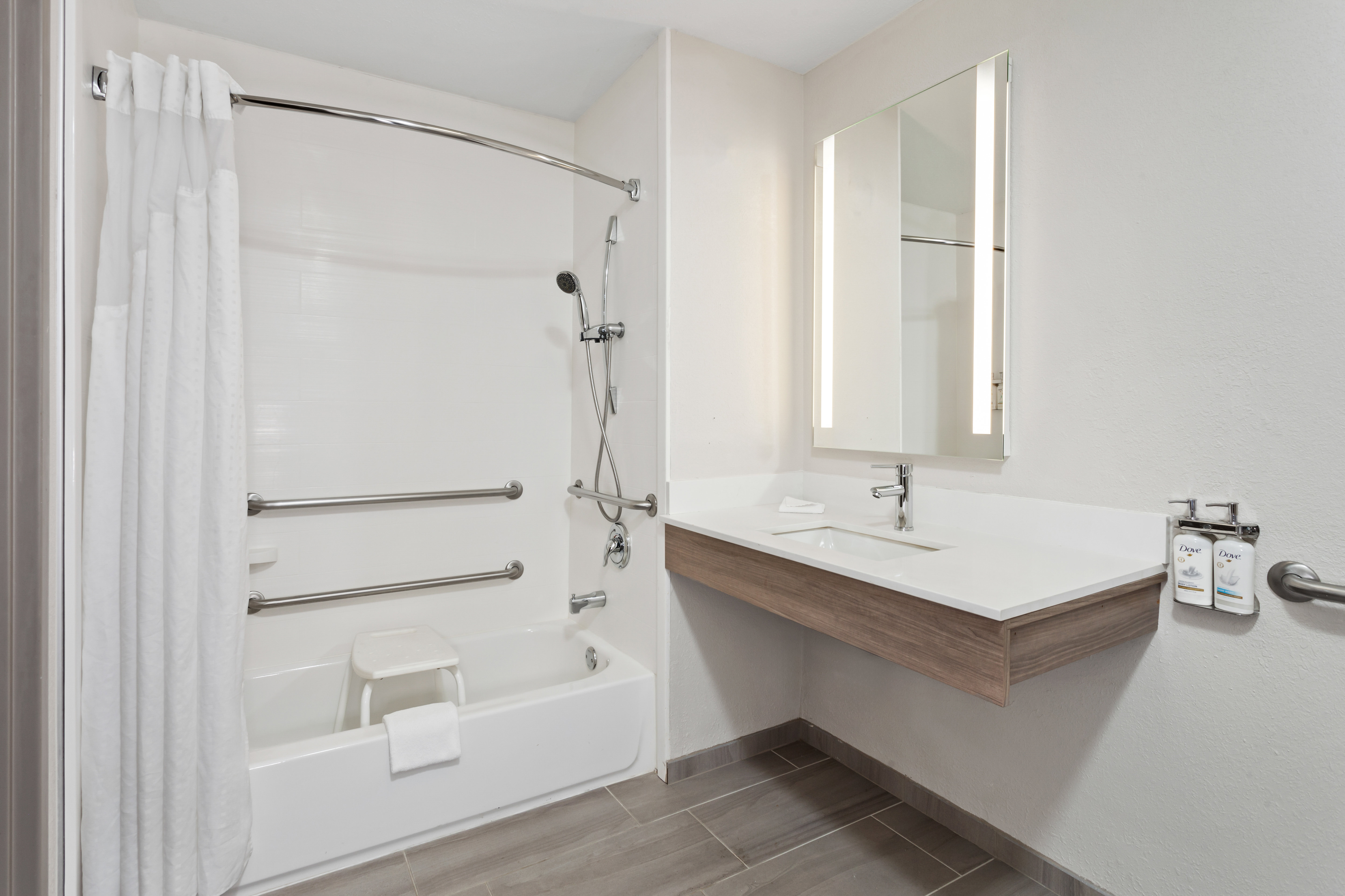 Holiday Inn Express Hotel And Suites Chicago Arpt Area West Ohare 46/46
