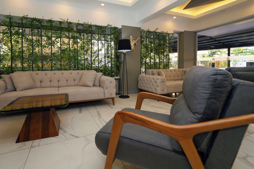 Miss Cleopatra Hotel 29/50