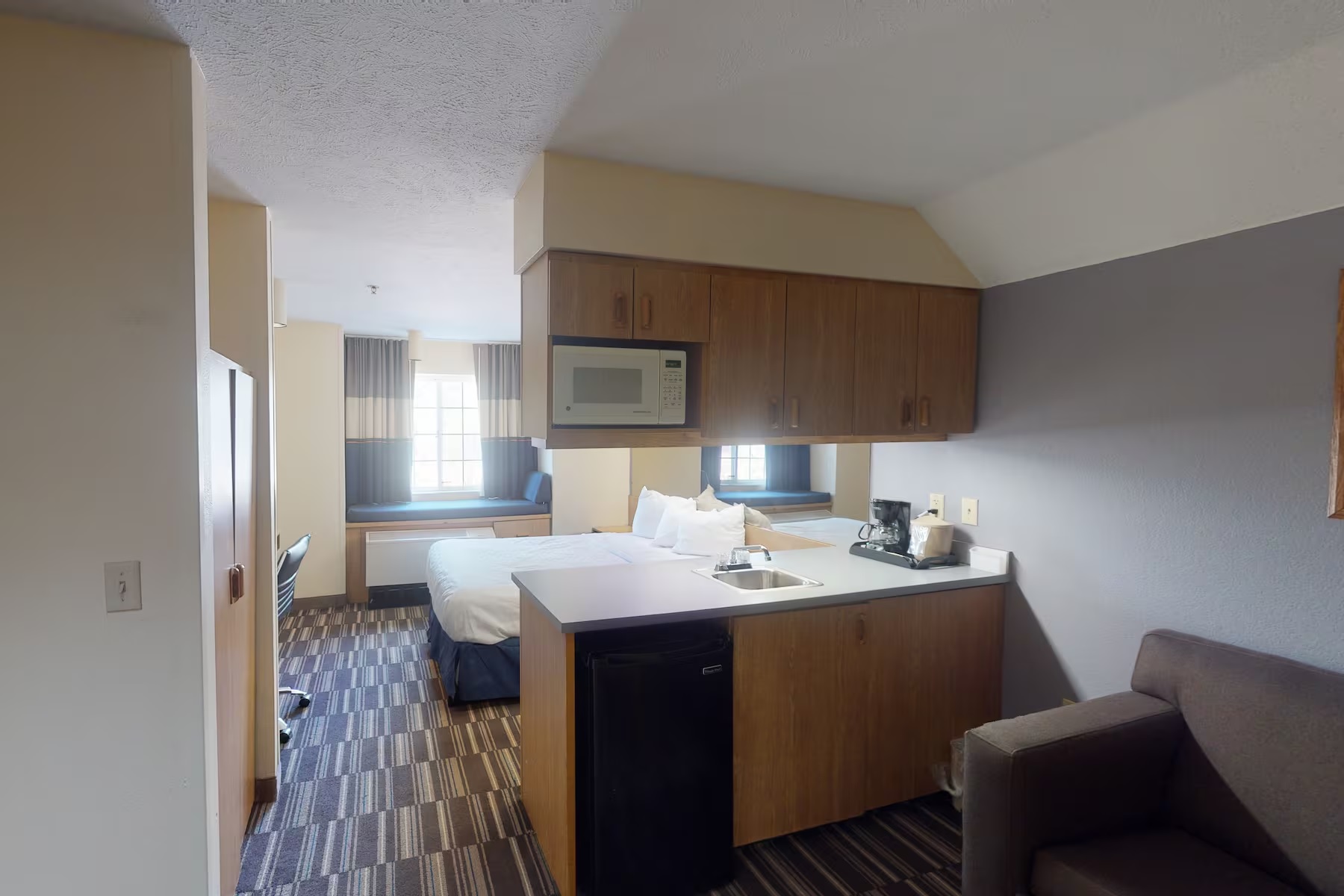 Baymont Inn & Suites by Wyndham Anchorage Airport 9/17