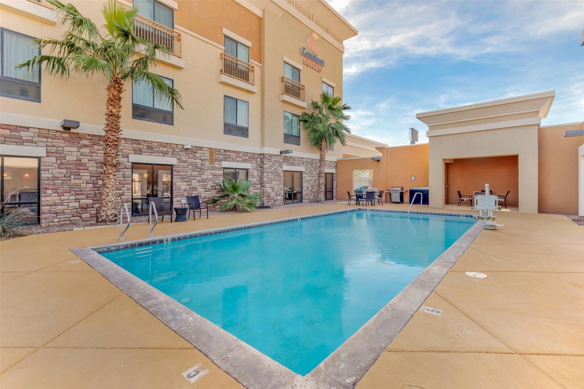 Comfort Suites Blythe, CA 49/49