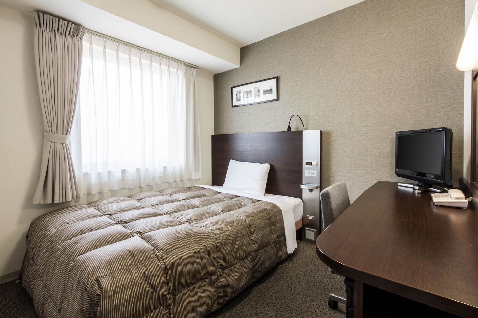 ROOM, DOUBLE BED