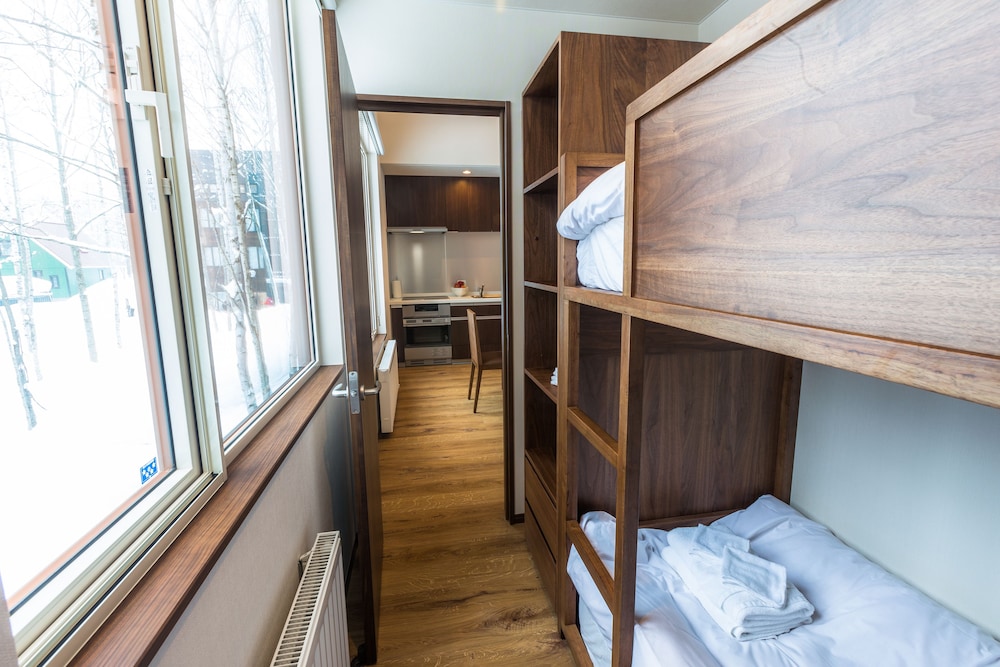 2 BEDROOMS, STUDIO, SUITE