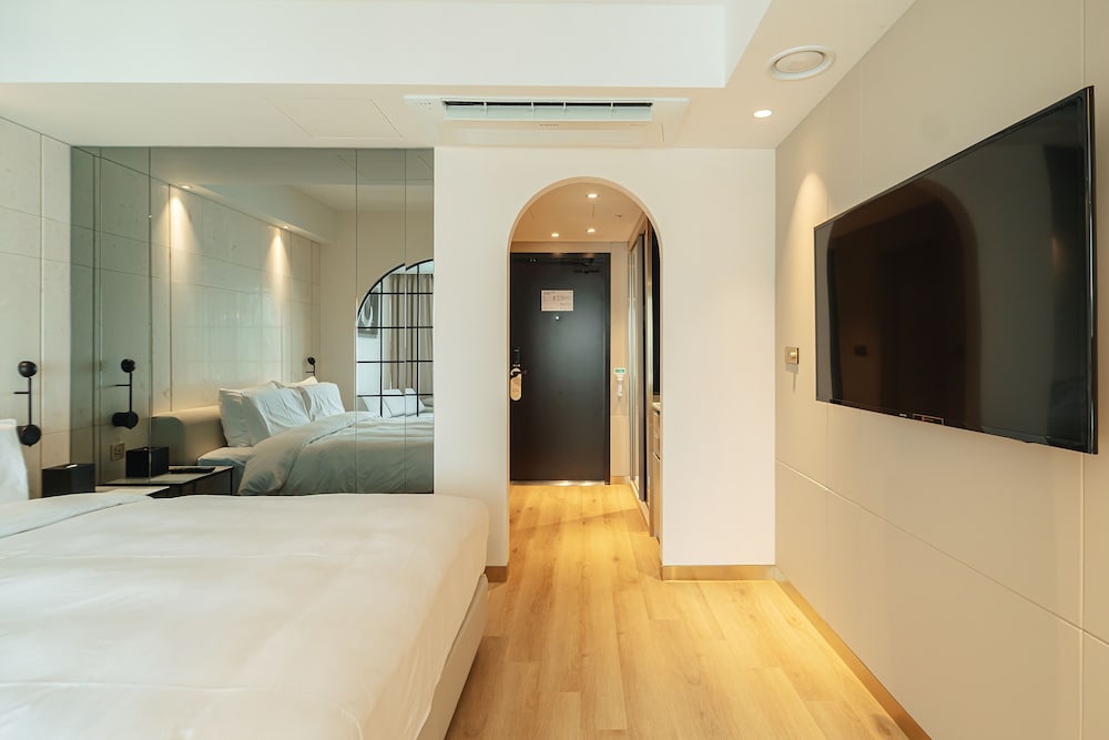 ELIENA Hotel 26/63