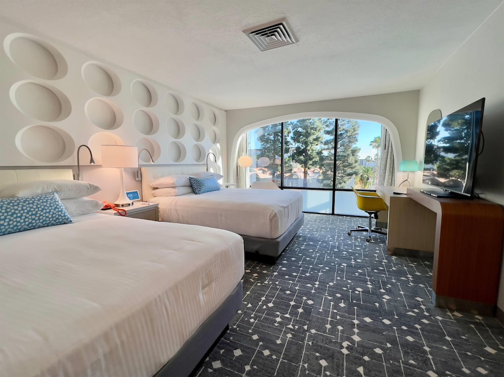 1 BEDROOM, HOUSE OF THE RETRO FUTURE, SUITE, 2 QUEEN BEDS