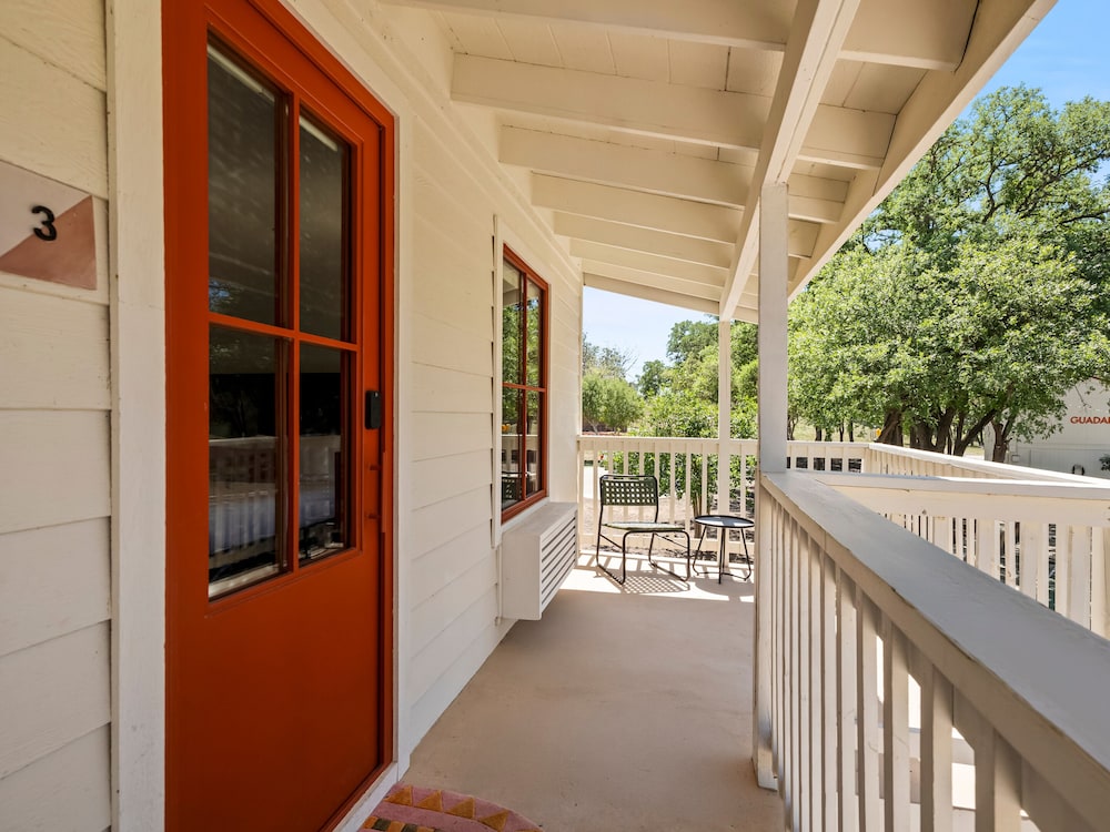 Gruene Outpost River Lodge 2/50
