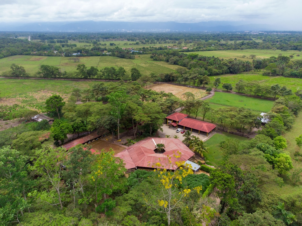 Hotel Campestre La Potra 42/50