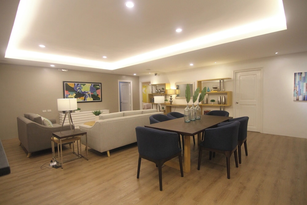 Bryan Condominium Suites 59/66