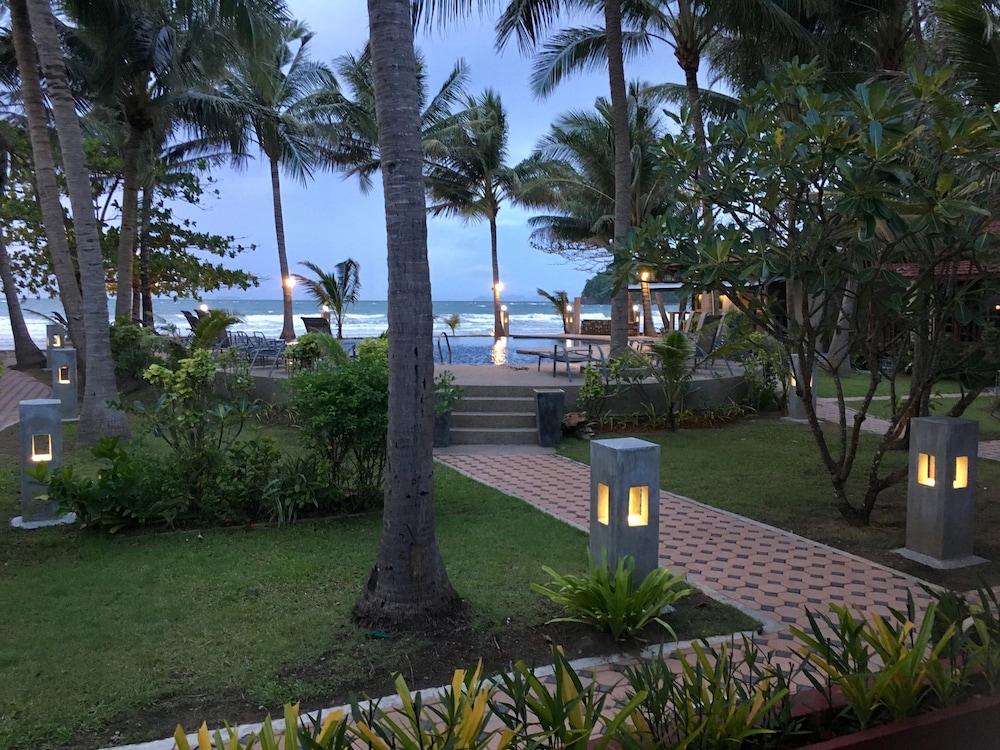 Noble House Beach Resort 53/63
