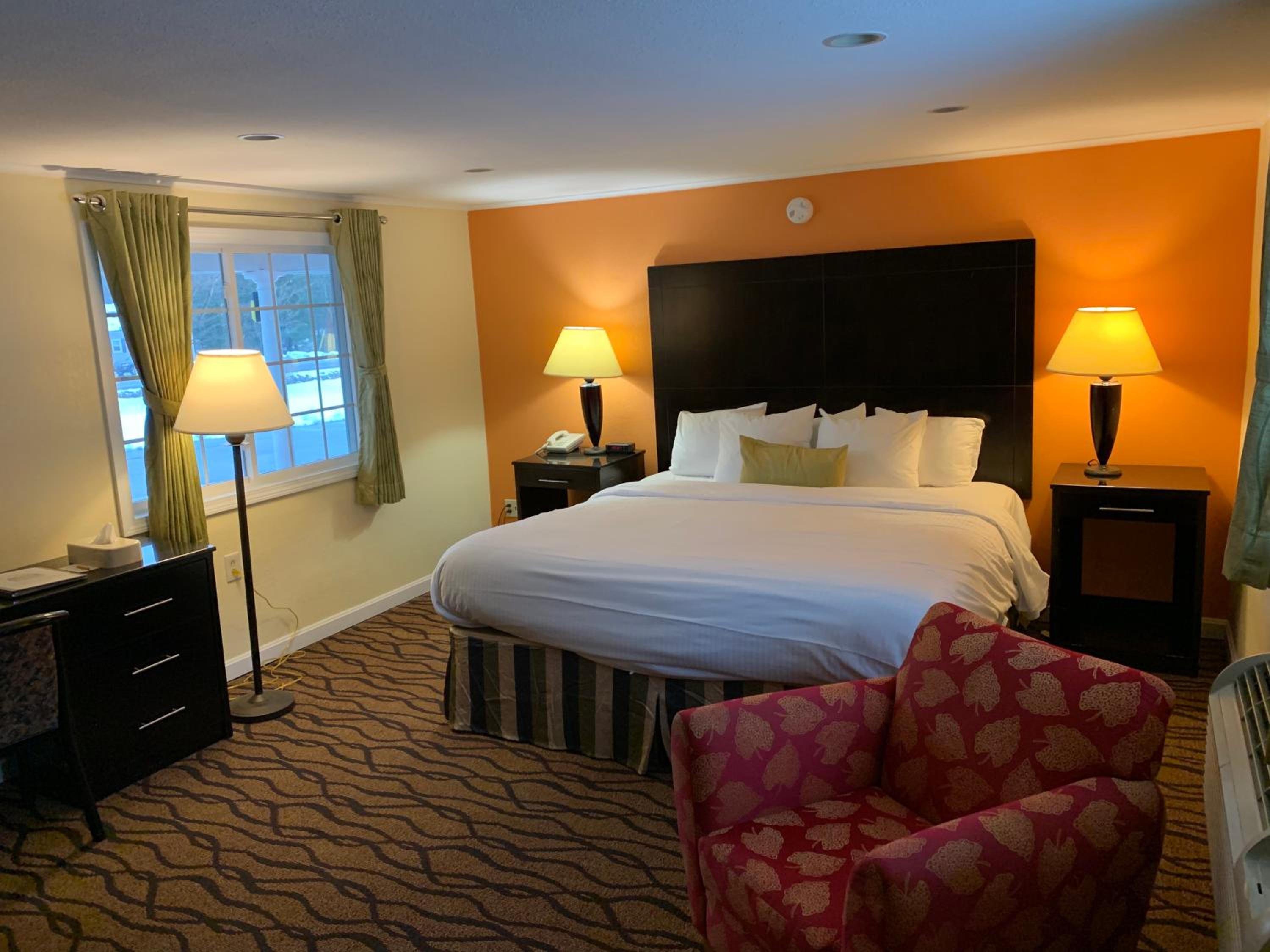 غرفة بسرير كينج، Four Winds Country Motel 4/10