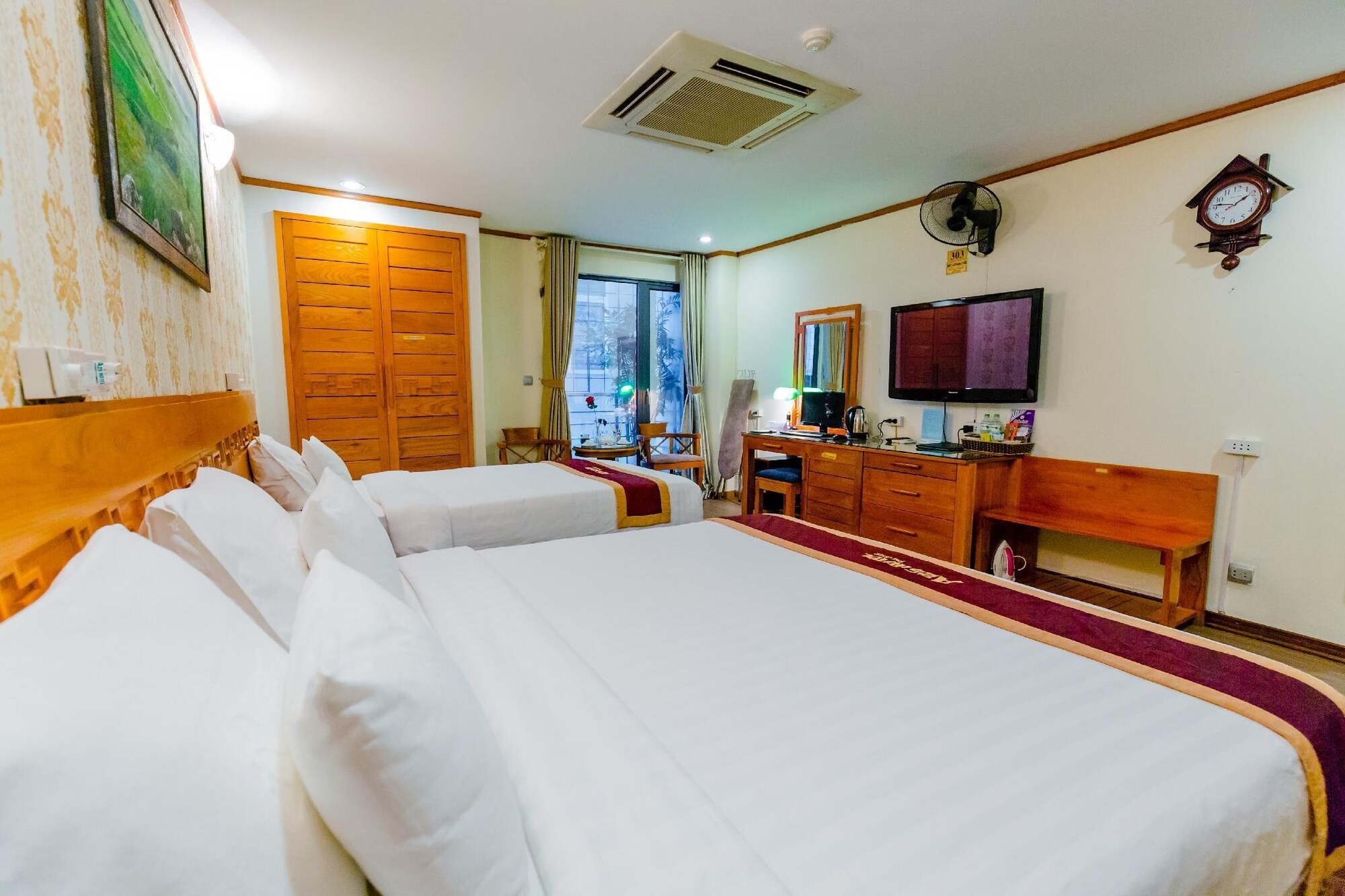DELUXE, DOUBLE BED