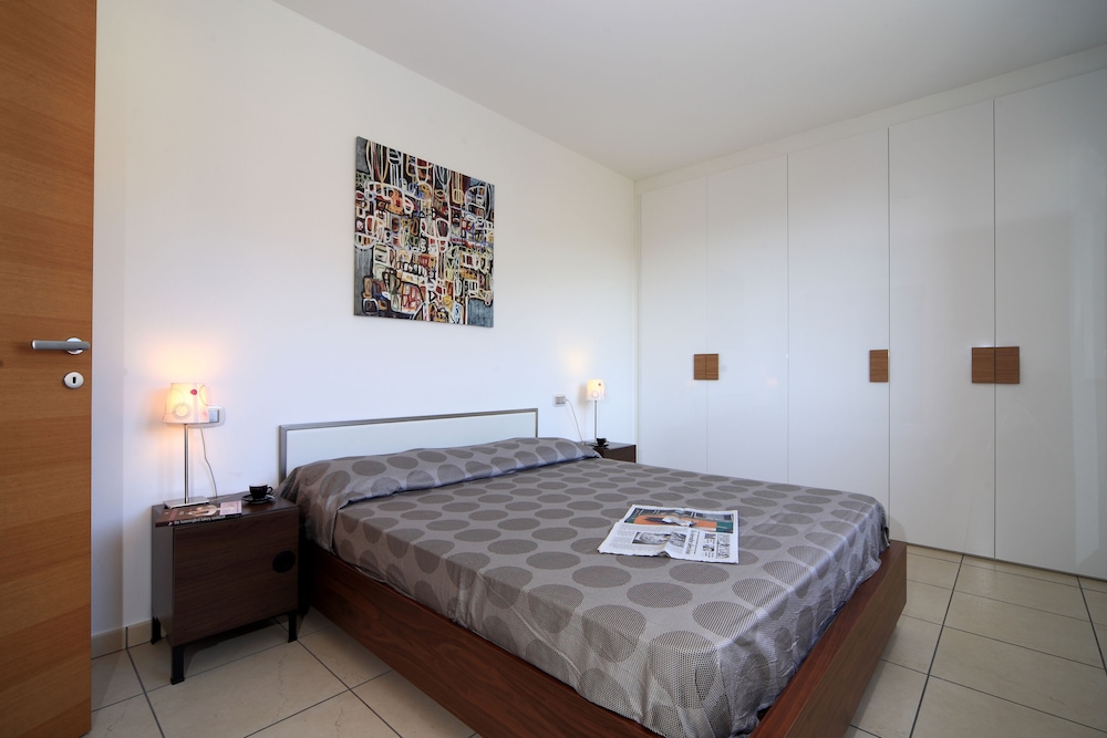 2 Bedrooms, Family, Apartment, Double and Twin Beds, Partial Lake View, Courtyard Area