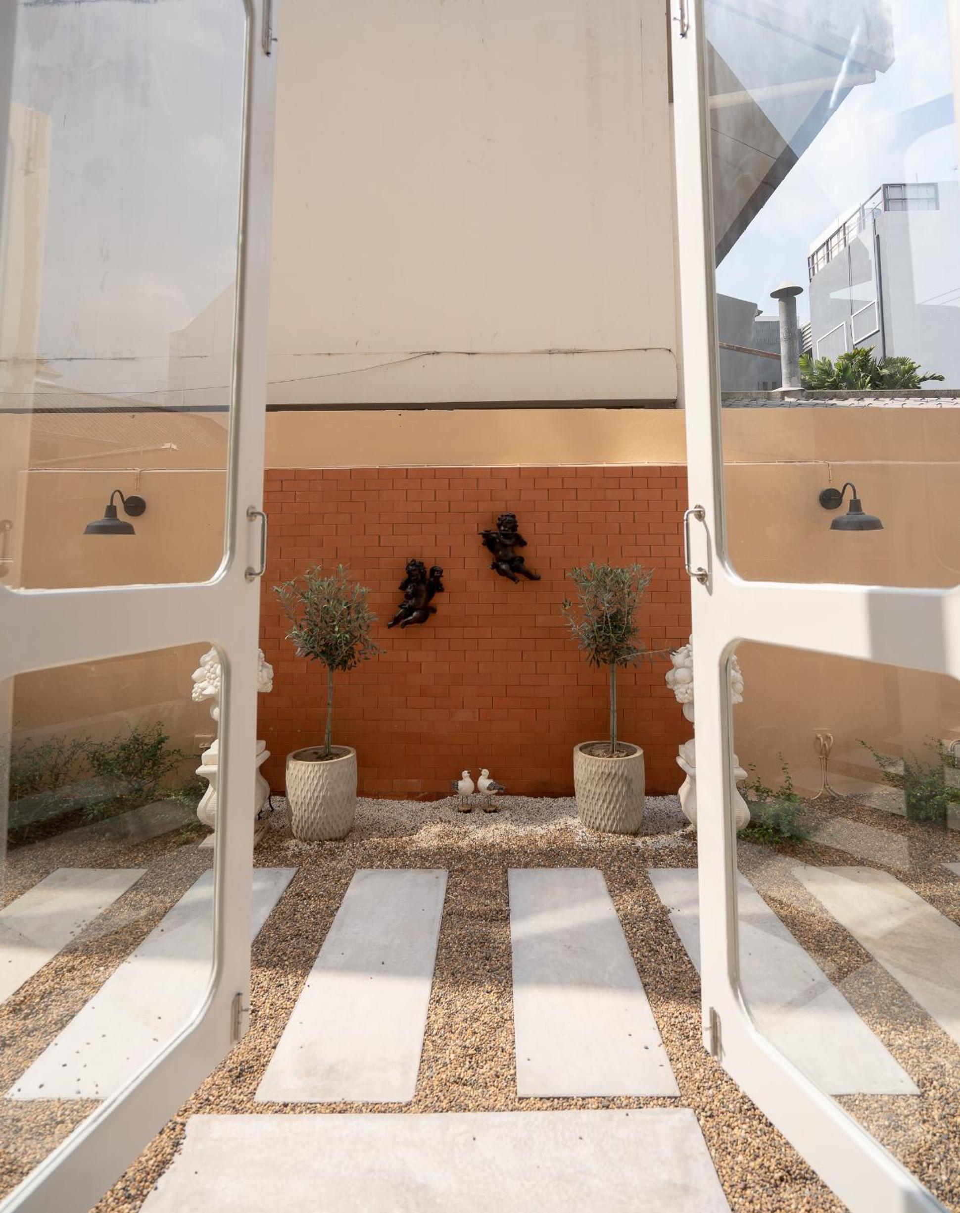 Nimano Suites 44/44