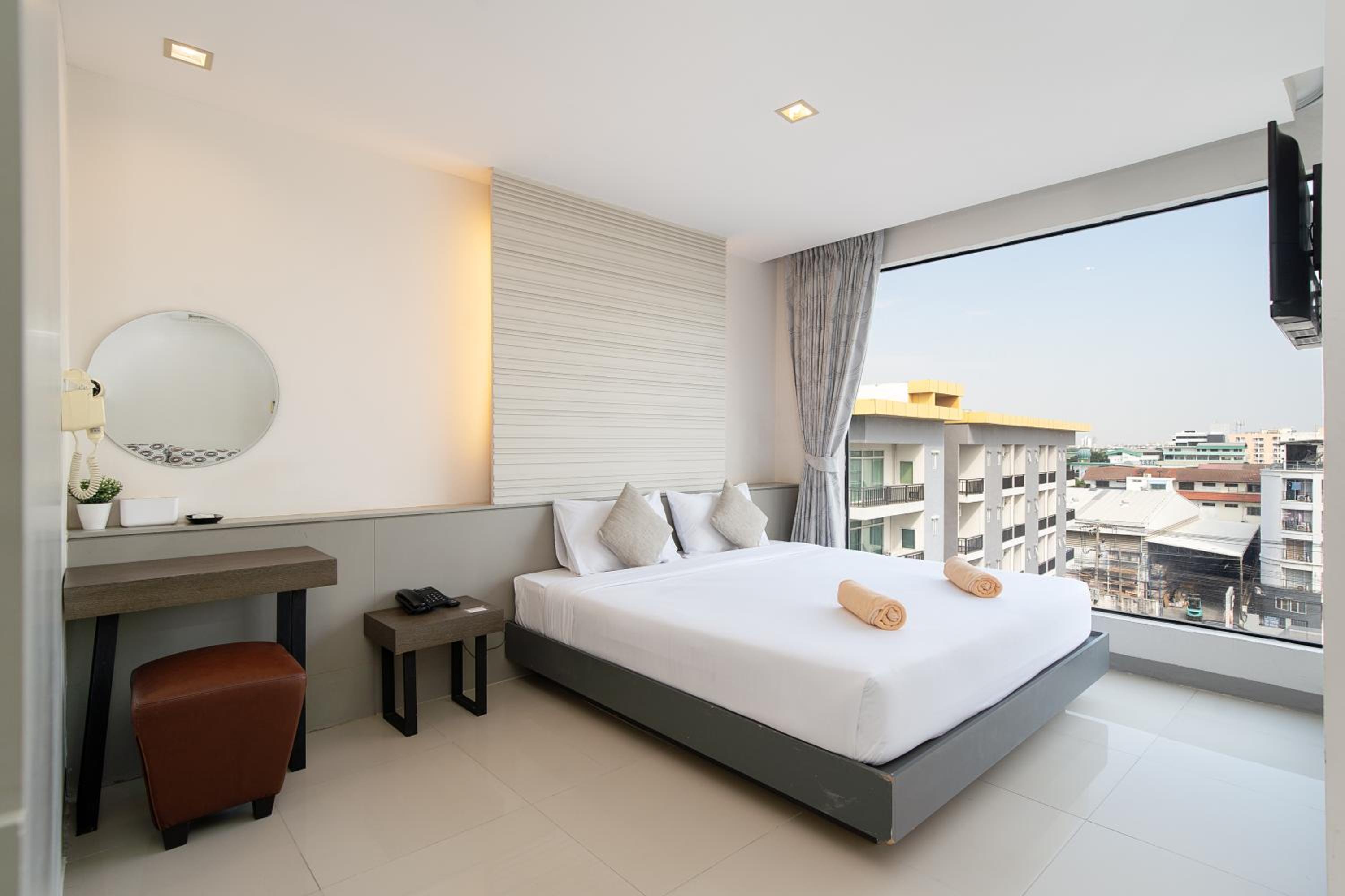 Leenova Hotel 24/50