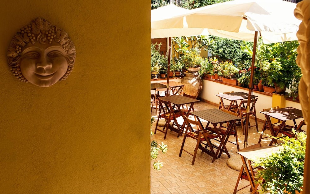 Donna Rosa Hotel 36/50
