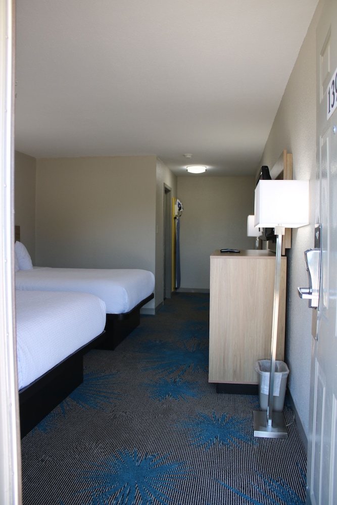 Days Inn by Wyndham Waco University Area 25/37