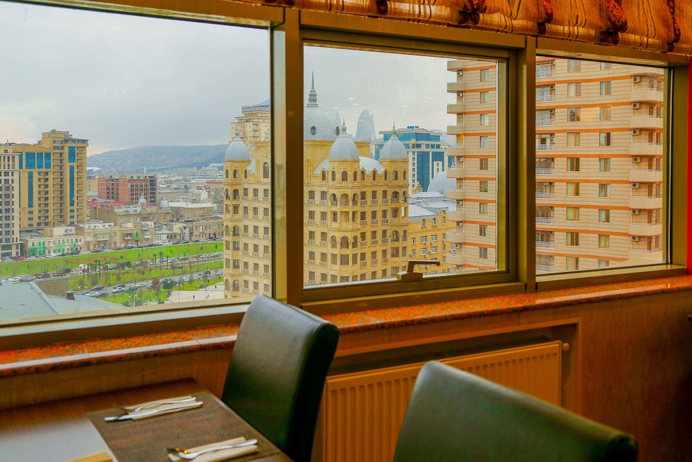 Central Park Baku 32/37