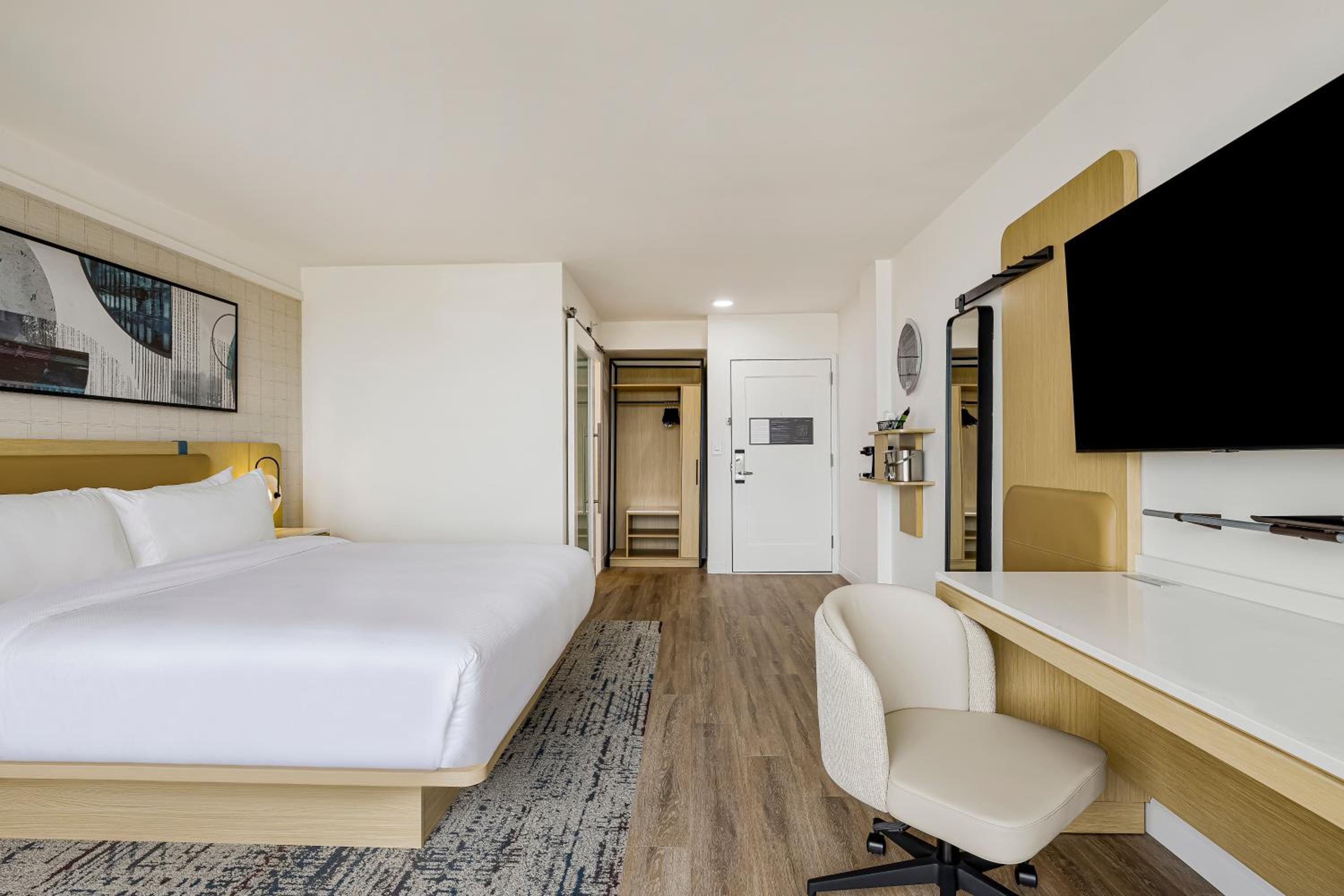 Premium, King Bed, Skyline View