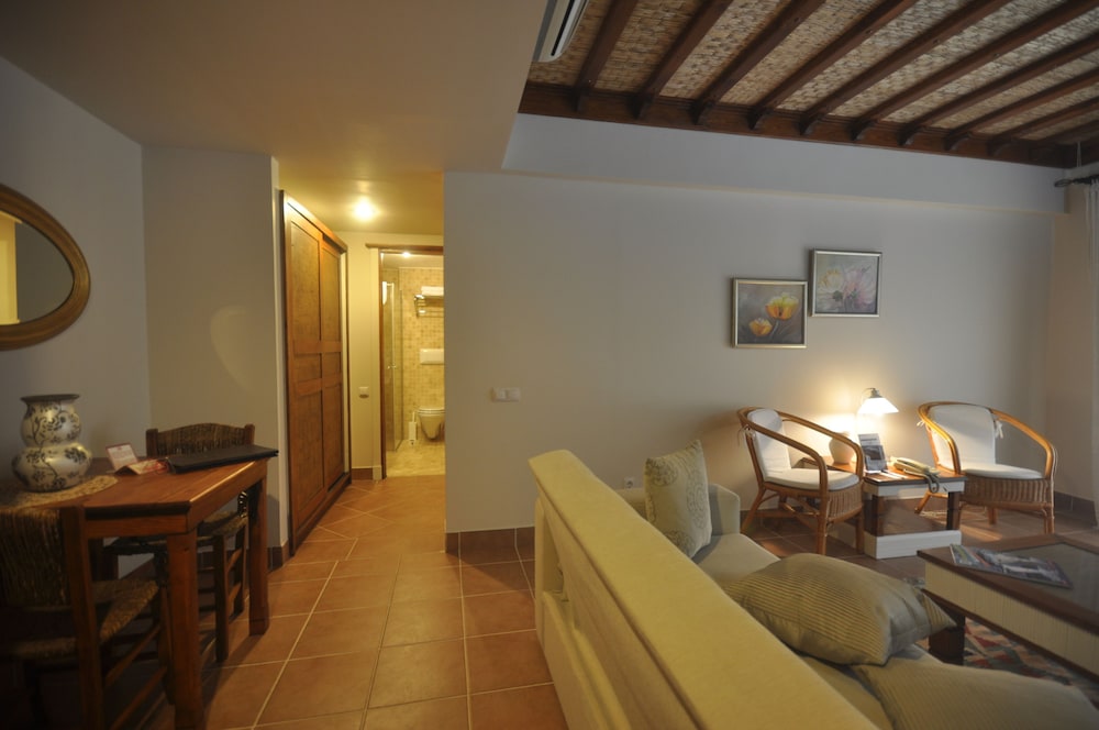 El Vino Hotel Suites 27/50