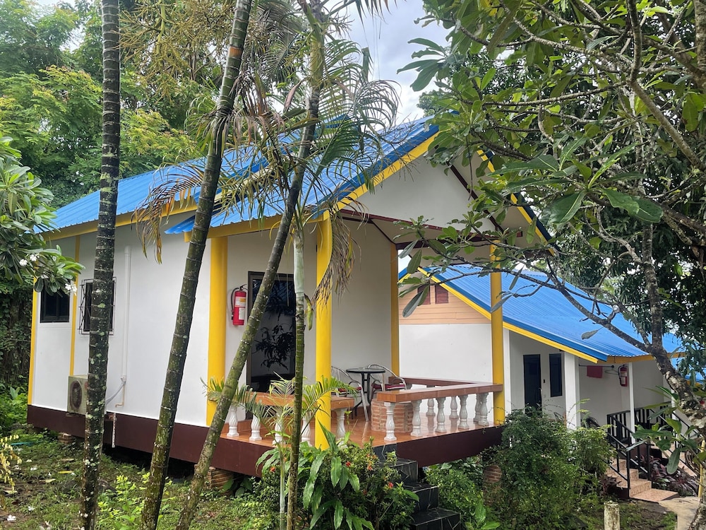 Lonely Beach Resort 4/50