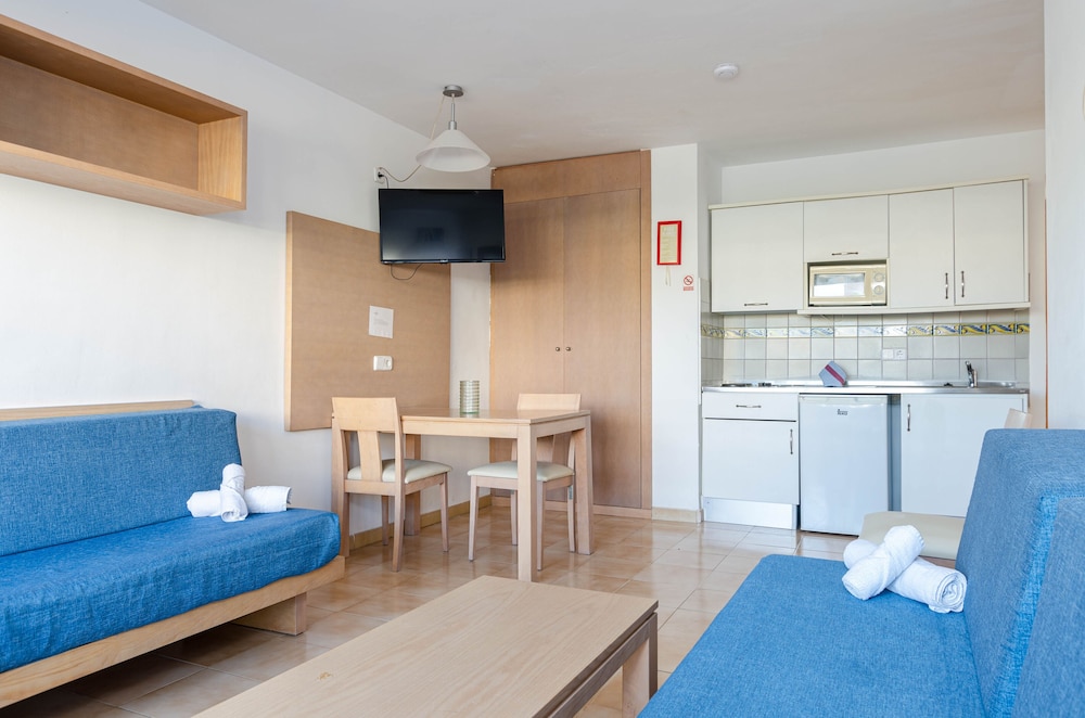 Mariners Club Apartments 16/46