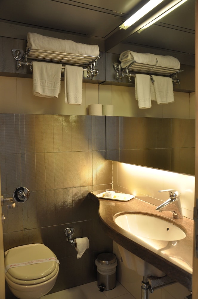 Oriental Residency Hotel 47/49