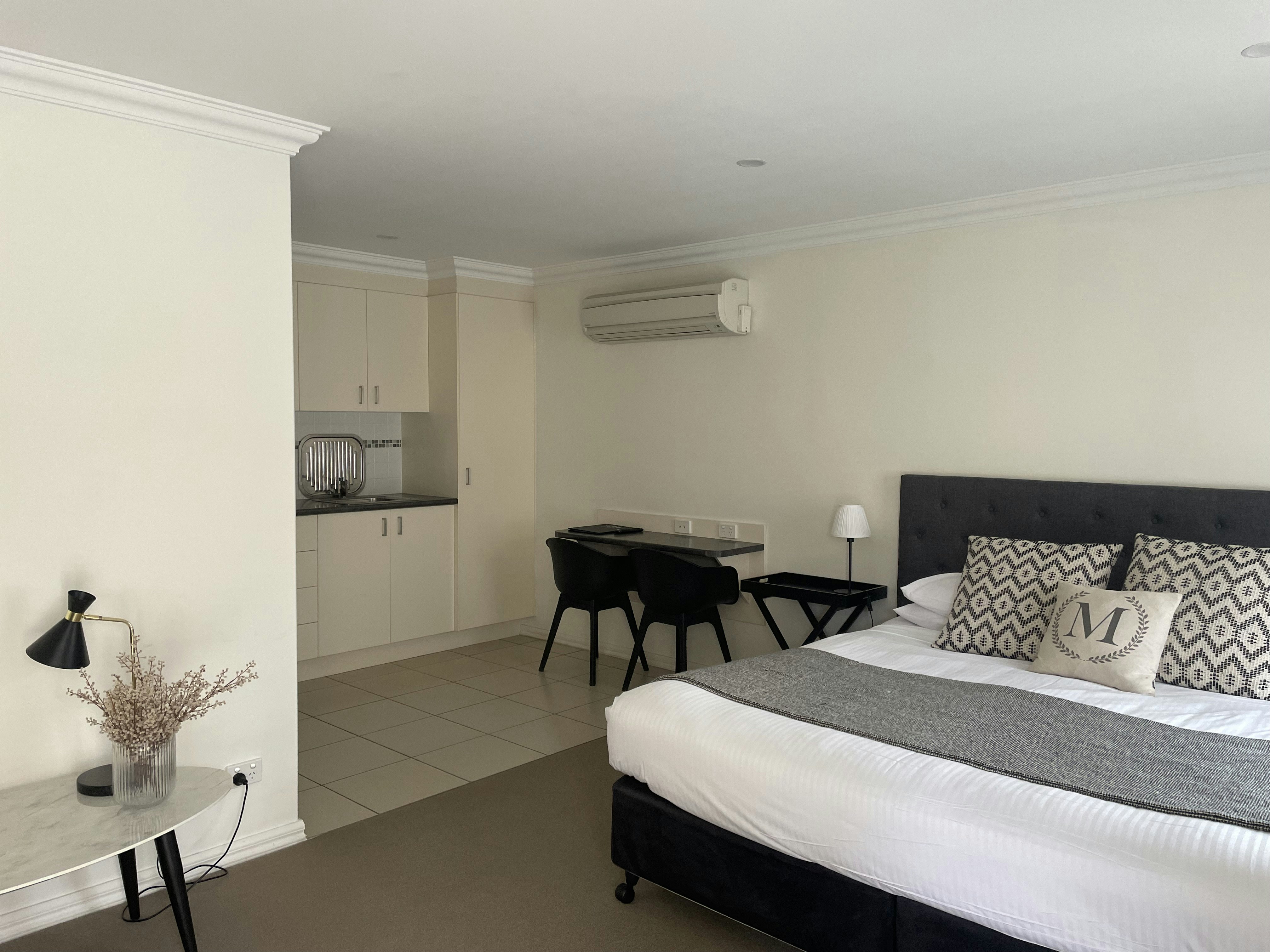 MILLTHORPE MOTEL 4/5