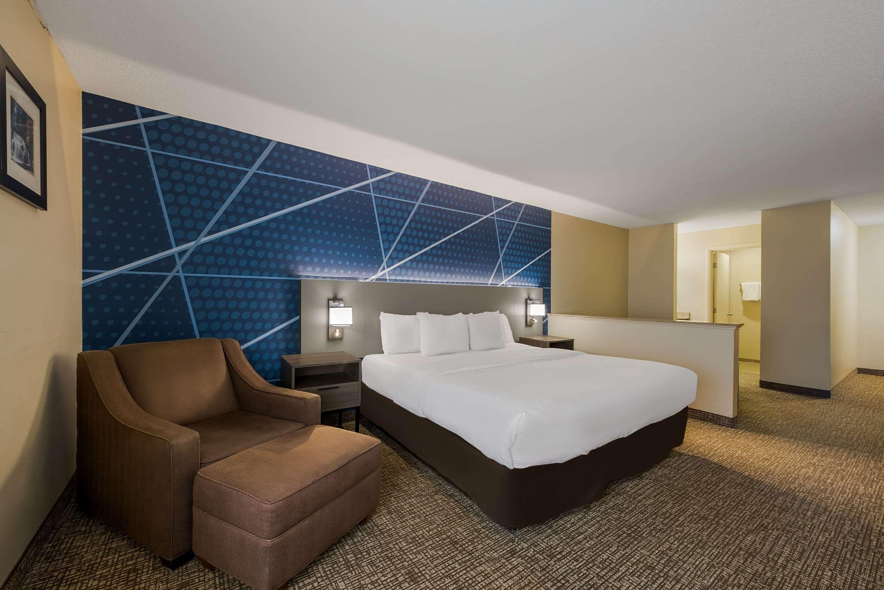 SUITE, KING BED