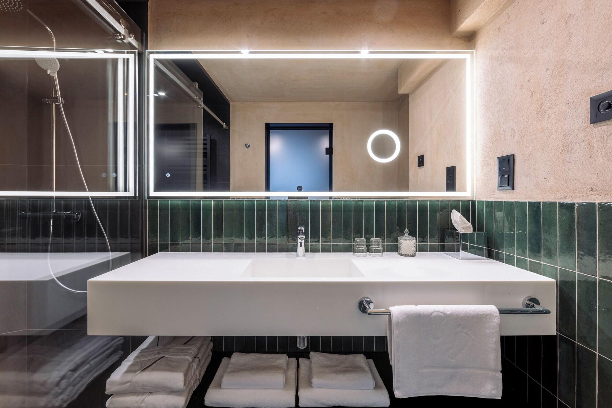 Nomadic Urban Premium Suites 42/50