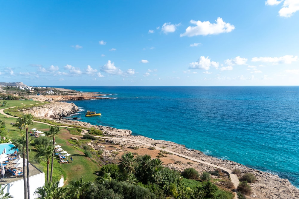 Grecian Sands Hotel 60/71