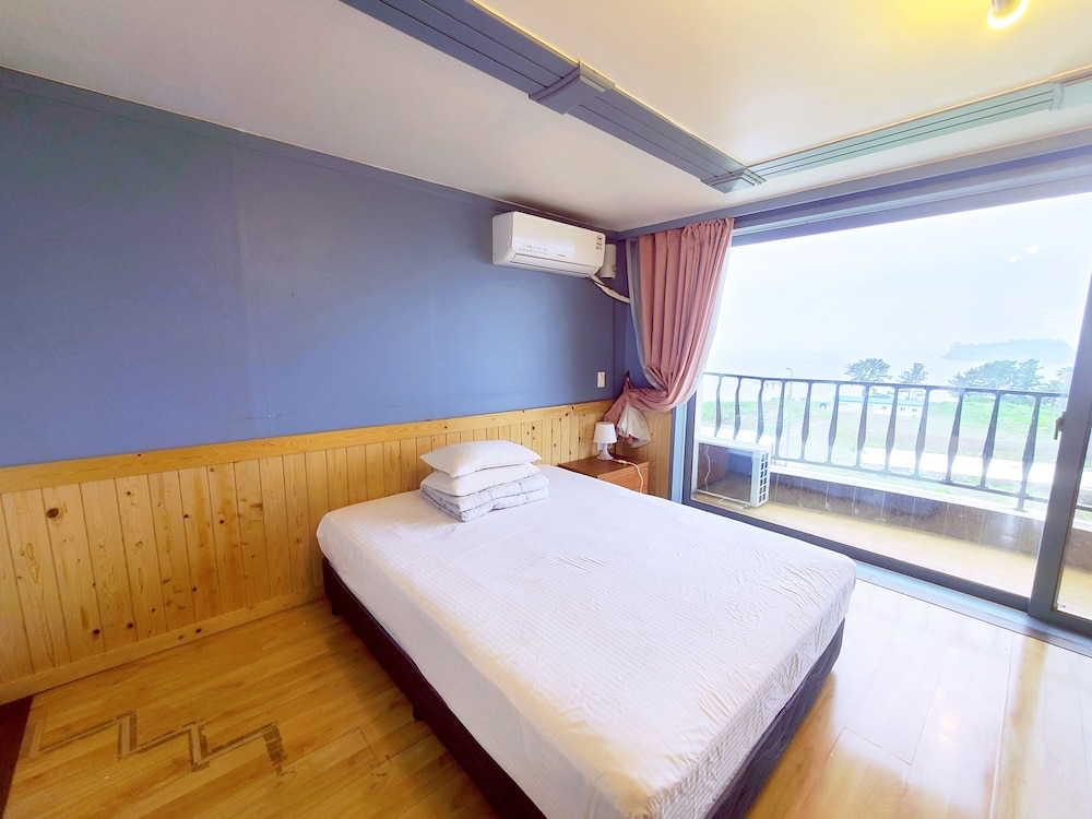 1 BEDROOM, DELUXE