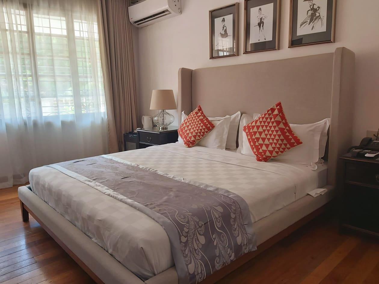Grand, Deluxe, King Bed, Pool Side